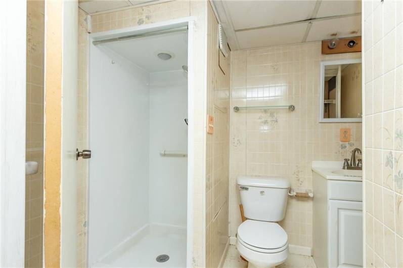 127 Mardi Gras Dr, Pittsburgh, PA 15239, 2 Bedrooms Bedrooms, 6 Rooms Rooms,2 BathroomsBathrooms,Residential,For Sale,Mardi Gras Dr,1711737