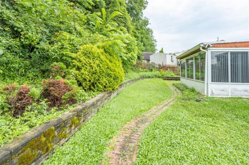 127 Mardi Gras Dr, Pittsburgh, PA 15239, 2 Bedrooms Bedrooms, 6 Rooms Rooms,2 BathroomsBathrooms,Residential,For Sale,Mardi Gras Dr,1711737