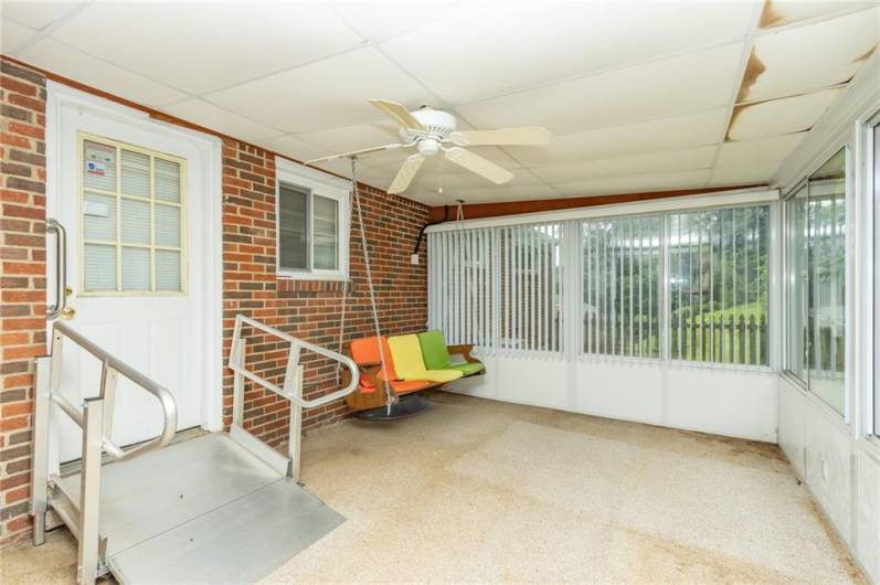 127 Mardi Gras Dr, Pittsburgh, PA 15239, 2 Bedrooms Bedrooms, 6 Rooms Rooms,2 BathroomsBathrooms,Residential,For Sale,Mardi Gras Dr,1711737