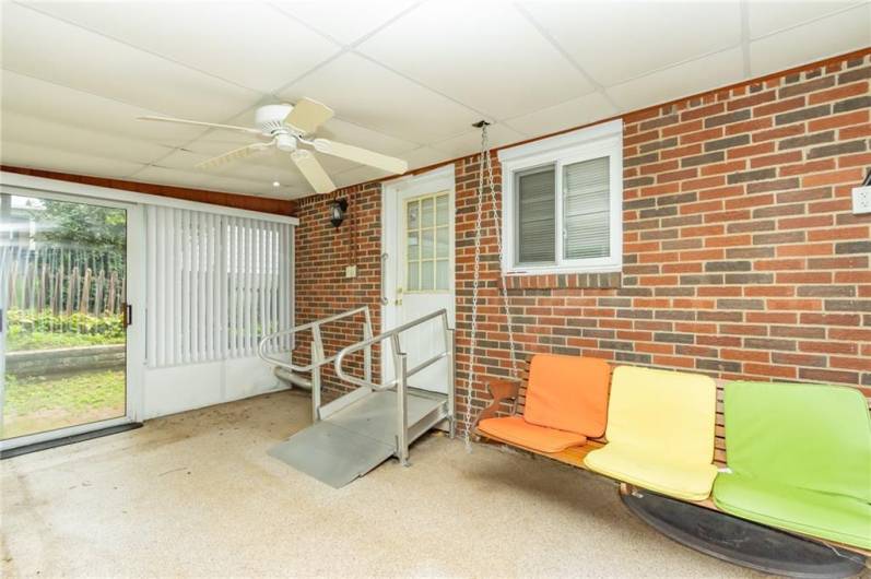 127 Mardi Gras Dr, Pittsburgh, PA 15239, 2 Bedrooms Bedrooms, 6 Rooms Rooms,2 BathroomsBathrooms,Residential,For Sale,Mardi Gras Dr,1711737