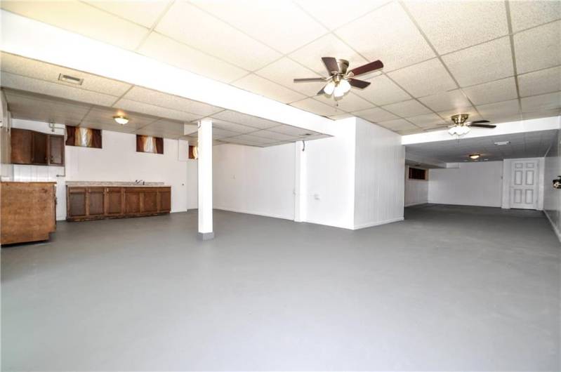 GIGANTIC Lower Level w/ 2nd 31x18 Kitchen set up & 2 Ceiling Fan Lights! Back area 25x15 plus 12x10 Middle area