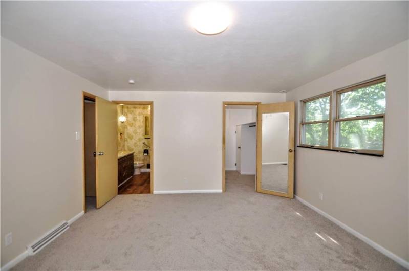 Nice 17x13 Master Bedroom w/ En Suite Full Bathroom & Big 7x4 Walk-in Closet.Freshly Painted, New Carpeting & Light Fixture