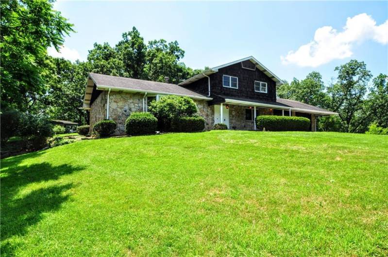 So much space & Absolute Move-in Condition!!!
