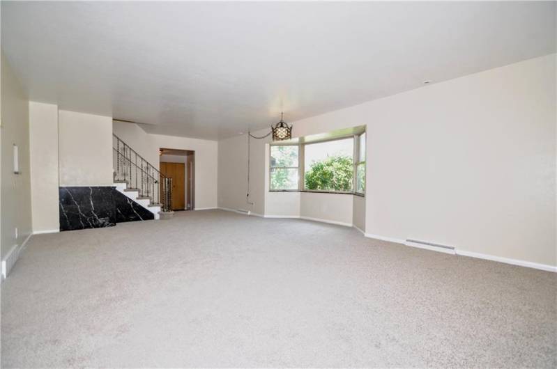 Large 22x15 Living Room w/ Attractive Bay Window, Marble Planter, Freshly Painted & Newer Carpeting