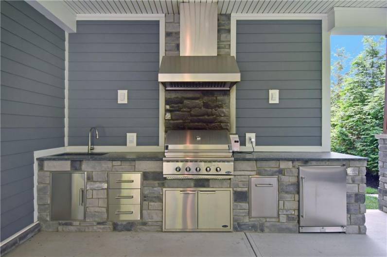 Wonderful built in grill and sink with lots of storage!