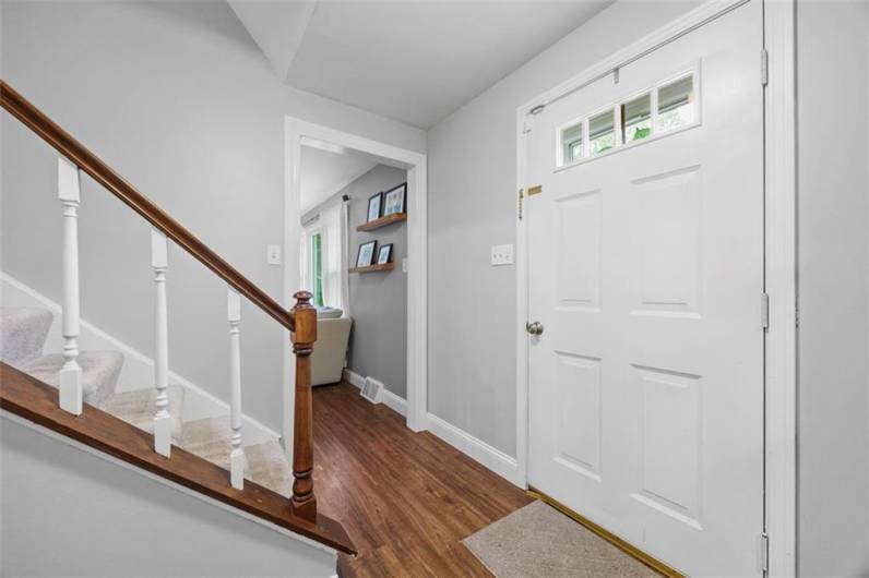 215 Edgewood Dr, Canonsburg, PA 15317, 4 Bedrooms Bedrooms, 9 Rooms Rooms,2.1 BathroomsBathrooms,Residential,For Sale,Edgewood Dr,1711747