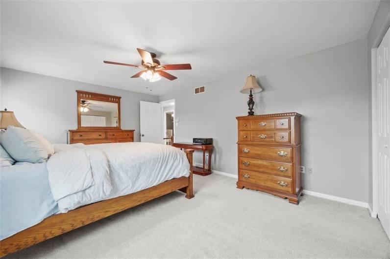 215 Edgewood Dr, Canonsburg, PA 15317, 4 Bedrooms Bedrooms, 9 Rooms Rooms,2.1 BathroomsBathrooms,Residential,For Sale,Edgewood Dr,1711747