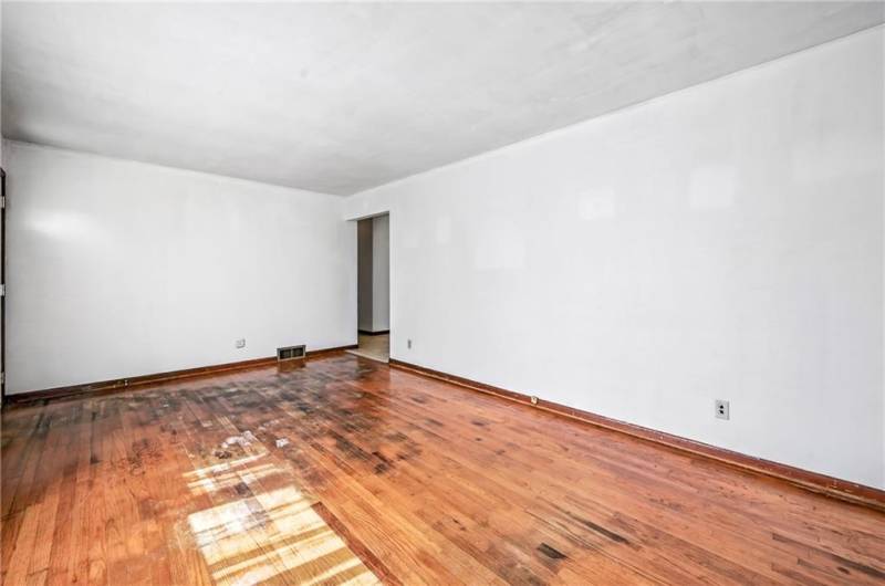 129 Shenango Park Rd, Transfer, PA 16154, 3 Bedrooms Bedrooms, 5 Rooms Rooms,1 BathroomBathrooms,Residential,For Sale,Shenango Park Rd,0,1711749