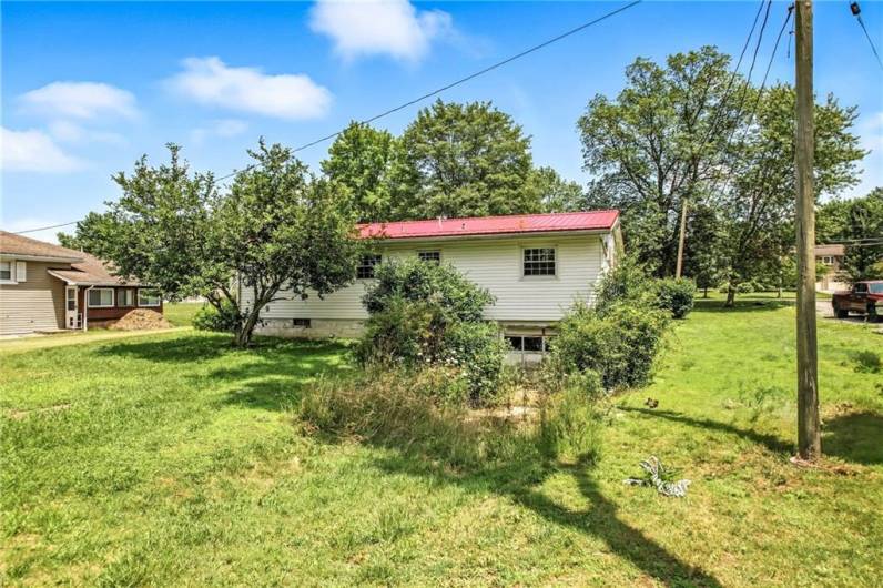 129 Shenango Park Rd, Transfer, PA 16154, 3 Bedrooms Bedrooms, 5 Rooms Rooms,1 BathroomBathrooms,Residential,For Sale,Shenango Park Rd,0,1711749