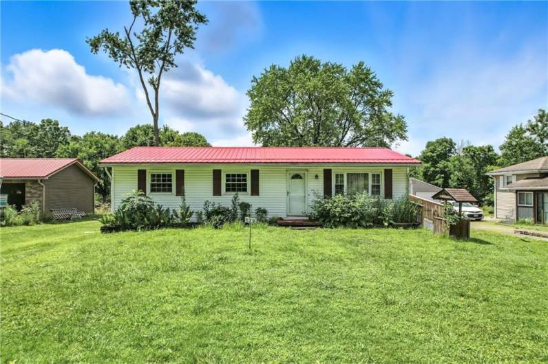 129 Shenango Park Rd, Transfer, PA 16154, 3 Bedrooms Bedrooms, 5 Rooms Rooms,1 BathroomBathrooms,Residential,For Sale,Shenango Park Rd,0,1711749