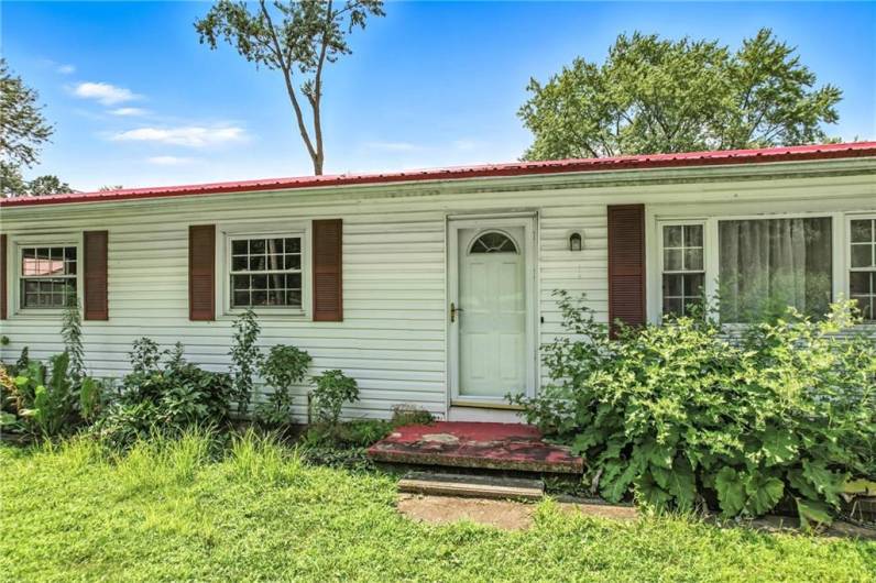 129 Shenango Park Rd, Transfer, PA 16154, 3 Bedrooms Bedrooms, 5 Rooms Rooms,1 BathroomBathrooms,Residential,For Sale,Shenango Park Rd,0,1711749