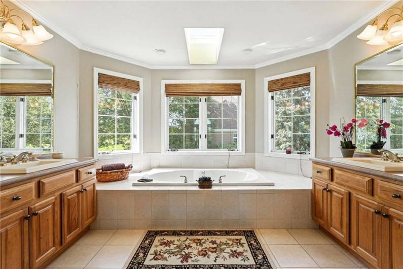 4020 Muirfield Drive, Presto, PA 15142, 4 Bedrooms Bedrooms, 12 Rooms Rooms,4.1 BathroomsBathrooms,Residential,For Sale,Muirfield Drive,0,1711763