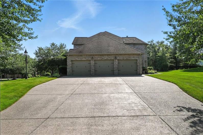 4020 Muirfield Drive, Presto, PA 15142, 4 Bedrooms Bedrooms, 12 Rooms Rooms,4.1 BathroomsBathrooms,Residential,For Sale,Muirfield Drive,0,1711763