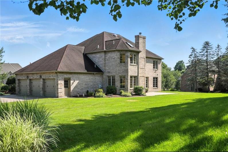 4020 Muirfield Drive, Presto, PA 15142, 4 Bedrooms Bedrooms, 12 Rooms Rooms,4.1 BathroomsBathrooms,Residential,For Sale,Muirfield Drive,0,1711763