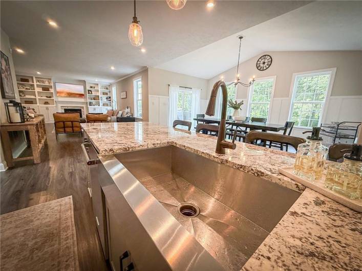112 Hare Ct, Evans City, PA 16033, 5 Bedrooms Bedrooms, 12 Rooms Rooms,3.1 BathroomsBathrooms,Residential,For Sale,Hare Ct,0,1711773