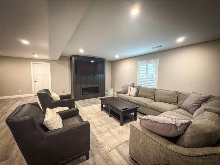 112 Hare Ct, Evans City, PA 16033, 5 Bedrooms Bedrooms, 12 Rooms Rooms,3.1 BathroomsBathrooms,Residential,For Sale,Hare Ct,0,1711773