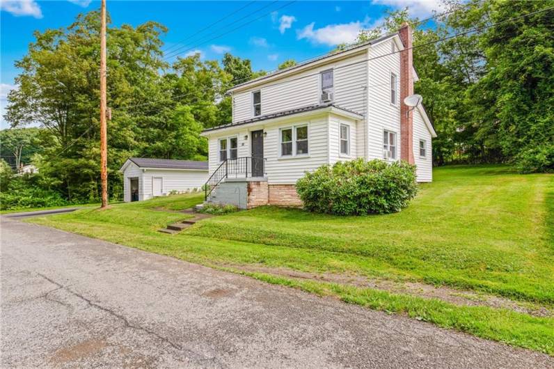 136 B St, Stoystown, PA 15563, 2 Bedrooms Bedrooms, ,1 BathroomBathrooms,Residential,For Sale,B St,1711775