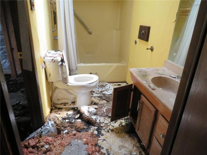 405 Upper Rd, Pittsburgh, PA 15228, 3 Bedrooms Bedrooms, ,1.1 BathroomsBathrooms,Residential,For Sale,Upper Rd,1711783