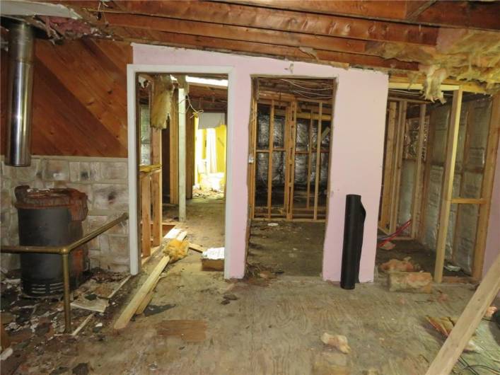 405 Upper Rd, Pittsburgh, PA 15228, 3 Bedrooms Bedrooms, ,1.1 BathroomsBathrooms,Residential,For Sale,Upper Rd,1711783