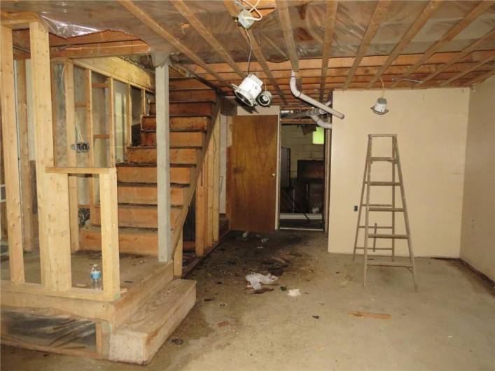 405 Upper Rd, Pittsburgh, PA 15228, 3 Bedrooms Bedrooms, ,1.1 BathroomsBathrooms,Residential,For Sale,Upper Rd,1711783
