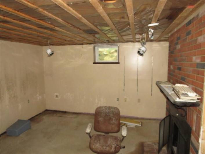 405 Upper Rd, Pittsburgh, PA 15228, 3 Bedrooms Bedrooms, ,1.1 BathroomsBathrooms,Residential,For Sale,Upper Rd,1711783