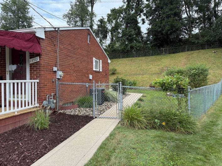 13901 Harvie Court, Irwin, PA 15642, 3 Bedrooms Bedrooms, 8 Rooms Rooms,1 BathroomBathrooms,Residential,For Sale,Harvie Court,1711788