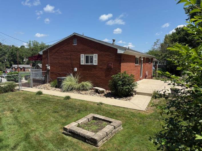 13901 Harvie Court, Irwin, PA 15642, 3 Bedrooms Bedrooms, 8 Rooms Rooms,1 BathroomBathrooms,Residential,For Sale,Harvie Court,1711788