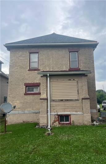 842 Cedar Ave, Sharon, PA 16146, 4 Bedrooms Bedrooms, 8 Rooms Rooms,1.1 BathroomsBathrooms,Residential,For Sale,Cedar Ave,0,1711798