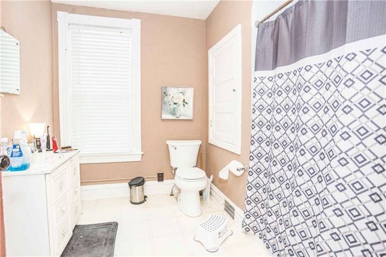 1004 Grant Ave, Kittanning, PA 16201, 2 Bedrooms Bedrooms, ,1 BathroomBathrooms,Residential,For Sale,Grant Ave,0,1711807
