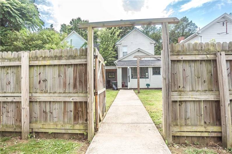 1004 Grant Ave, Kittanning, PA 16201, 2 Bedrooms Bedrooms, ,1 BathroomBathrooms,Residential,For Sale,Grant Ave,0,1711807
