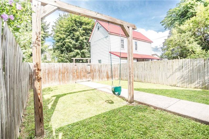 1004 Grant Ave, Kittanning, PA 16201, 2 Bedrooms Bedrooms, ,1 BathroomBathrooms,Residential,For Sale,Grant Ave,0,1711807