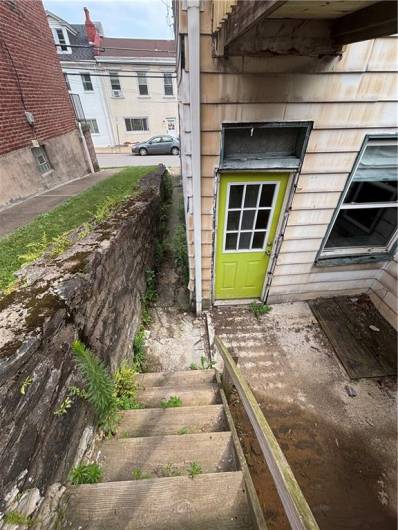 90 Pius St, Pittsburgh, PA 15203, 3 Bedrooms Bedrooms, 6 Rooms Rooms,2 BathroomsBathrooms,Residential,For Sale,Pius St,1711816