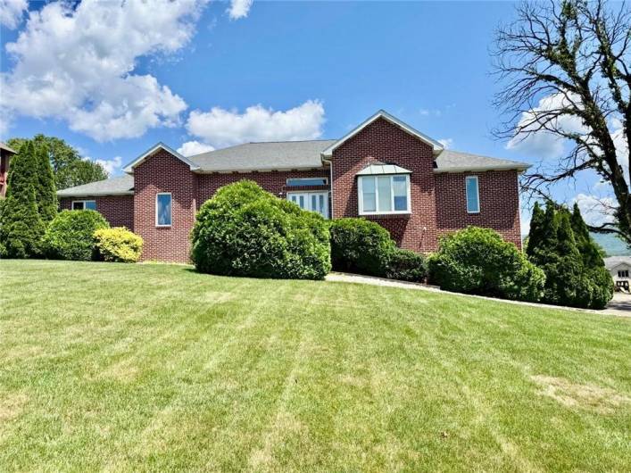 365 Saratoga Dr, Uniontown, PA 15401, 3 Bedrooms Bedrooms, ,2.2 BathroomsBathrooms,Residential,For Sale,Saratoga Dr,0,1711822