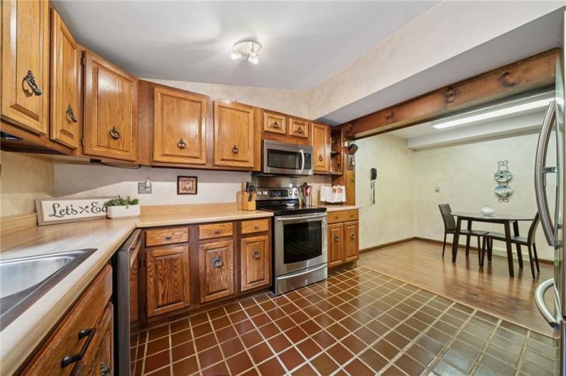 2807 Tischler Rd, Bethel Park, PA 15102, 4 Bedrooms Bedrooms, 9 Rooms Rooms,2.2 BathroomsBathrooms,Residential,For Sale,Tischler Rd,0,1711825
