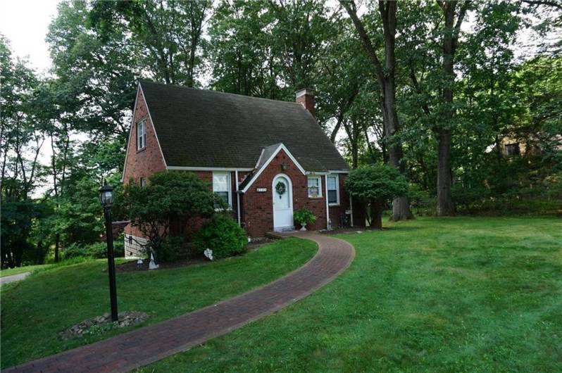 Welcome to 149 Ridgewood Road!