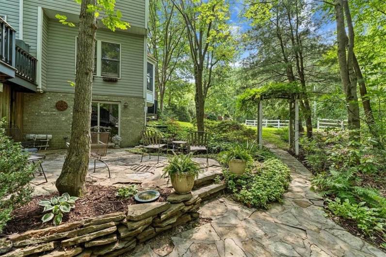 2001 Buckingham Dr, Mars, PA 16046, 6 Bedrooms Bedrooms, 14 Rooms Rooms,3.1 BathroomsBathrooms,Residential,For Sale,Buckingham Dr,1711842