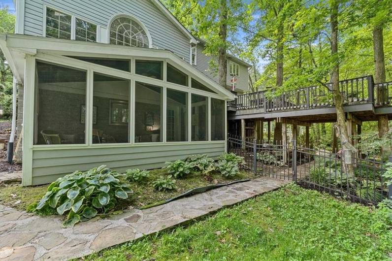 2001 Buckingham Dr, Mars, PA 16046, 6 Bedrooms Bedrooms, 14 Rooms Rooms,3.1 BathroomsBathrooms,Residential,For Sale,Buckingham Dr,1711842