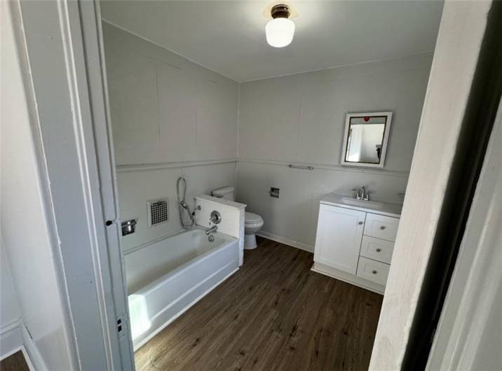 655 Spruce Ave, Sharon, PA 16146, 3 Bedrooms Bedrooms, ,1 BathroomBathrooms,Residential,For Sale,Spruce Ave,0,1711845