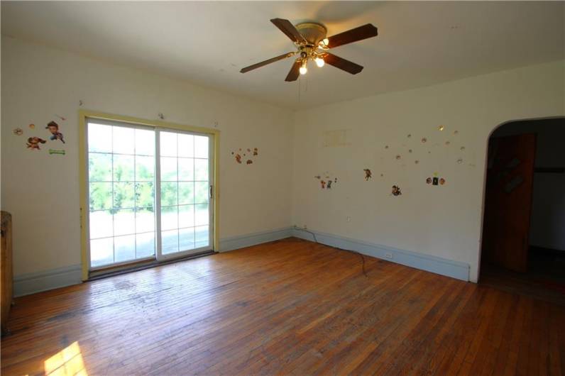 Large 15x14 Living Room w/ Ceiling Fan Light and Sliding Glass Door to Deck