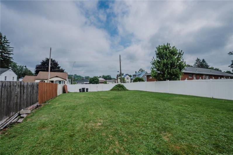HUGE BACK YARD