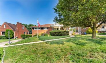 1926 Worcester Dr, Pittsburgh, PA 15243, 2 Bedrooms Bedrooms, 10 Rooms Rooms,1.1 BathroomsBathrooms,Residential,For Sale,Worcester Dr,1711413