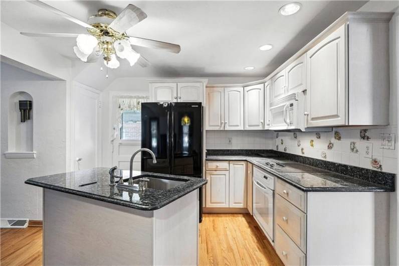6 GARDEN TERRACE, Pittsburgh, PA 15221, 2 Bedrooms Bedrooms, 8 Rooms Rooms,2 BathroomsBathrooms,Residential,For Sale,GARDEN TERRACE,0,1711450