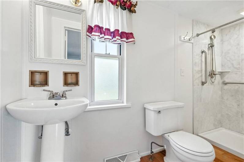 6 GARDEN TERRACE, Pittsburgh, PA 15221, 2 Bedrooms Bedrooms, 8 Rooms Rooms,2 BathroomsBathrooms,Residential,For Sale,GARDEN TERRACE,0,1711450