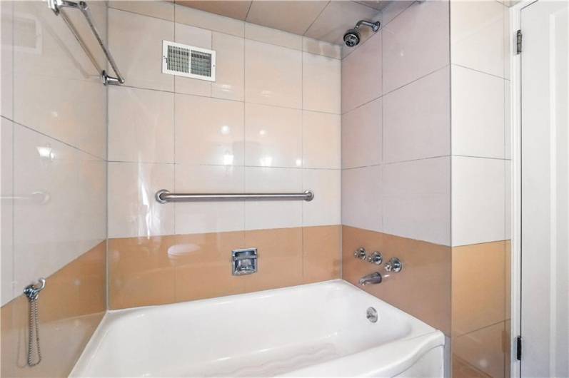 6 GARDEN TERRACE, Pittsburgh, PA 15221, 2 Bedrooms Bedrooms, 8 Rooms Rooms,2 BathroomsBathrooms,Residential,For Sale,GARDEN TERRACE,0,1711450