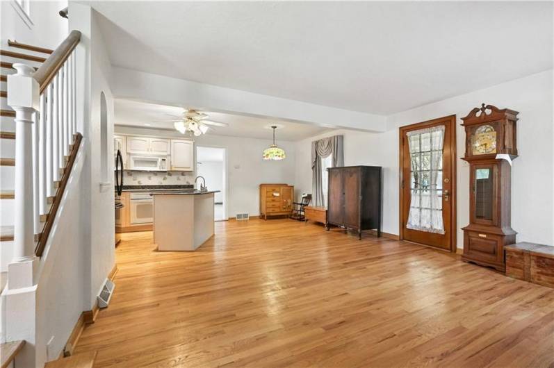 6 GARDEN TERRACE, Pittsburgh, PA 15221, 2 Bedrooms Bedrooms, 8 Rooms Rooms,2 BathroomsBathrooms,Residential,For Sale,GARDEN TERRACE,0,1711450