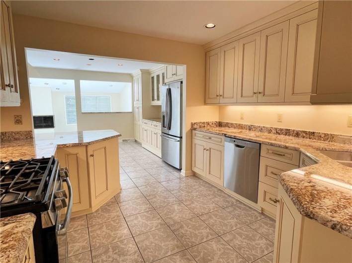 250 PORTMAN LANE, Bridgeville, PA 15017, 3 Bedrooms Bedrooms, 11 Rooms Rooms,3.1 BathroomsBathrooms,Residential,For Sale,PORTMAN LANE,0,1711507