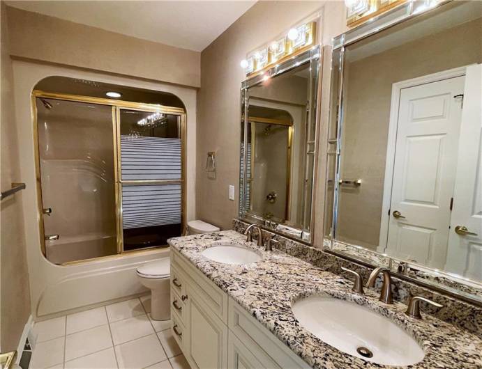 250 PORTMAN LANE, Bridgeville, PA 15017, 3 Bedrooms Bedrooms, 11 Rooms Rooms,3.1 BathroomsBathrooms,Residential,For Sale,PORTMAN LANE,0,1711507