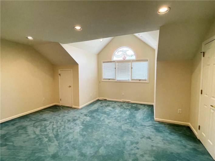 250 PORTMAN LANE, Bridgeville, PA 15017, 3 Bedrooms Bedrooms, 11 Rooms Rooms,3.1 BathroomsBathrooms,Residential,For Sale,PORTMAN LANE,0,1711507