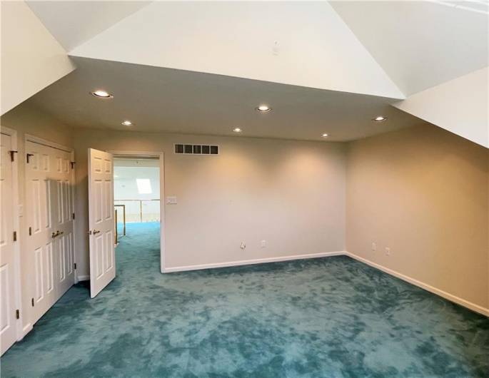 250 PORTMAN LANE, Bridgeville, PA 15017, 3 Bedrooms Bedrooms, 11 Rooms Rooms,3.1 BathroomsBathrooms,Residential,For Sale,PORTMAN LANE,0,1711507
