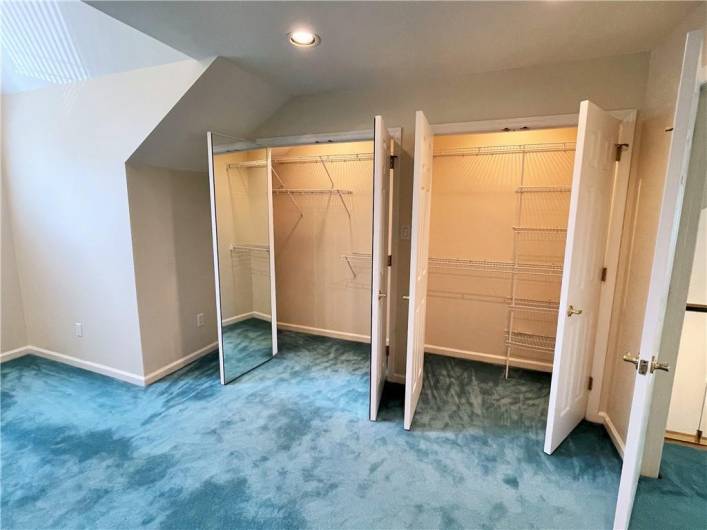 250 PORTMAN LANE, Bridgeville, PA 15017, 3 Bedrooms Bedrooms, 11 Rooms Rooms,3.1 BathroomsBathrooms,Residential,For Sale,PORTMAN LANE,0,1711507